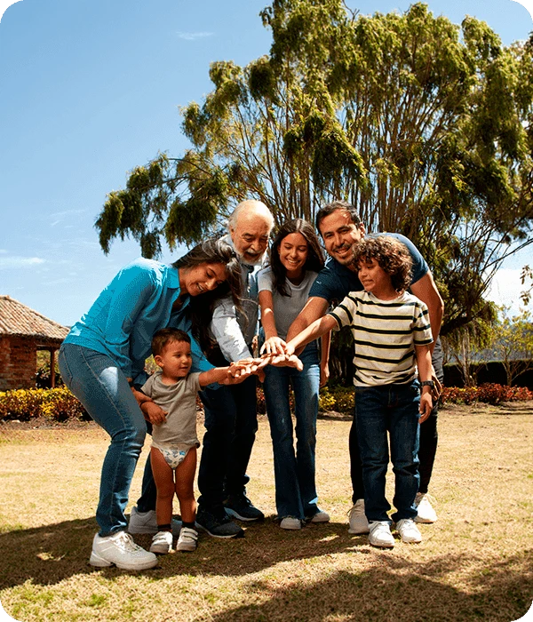 <h1 style="color: #005cb9;"><strong>Nuestra Inspiración</strong></h1>
<p>Nos inspira dar el mejor cuidado a las personas, a nuestros colaboradores, clientes y consumidores, a las comunidades de las cuales somos parte y al medioambiente, a través de marcas queridas y reconocidas en todo Latinoamérica.</p>
<p> </p>
<p><strong>Esta visión nos lleva a poner la sostenibilidad al centro del negocio y de nuestra cultura corporativa, lo que se materializa en nuestro Business Plan 2028, el que busca inspirar el máximo desempeño, logrando el cuidado de nuestros consumidores, colaboradores y entorno, generando valor sostenible para todos/as.</strong></p>